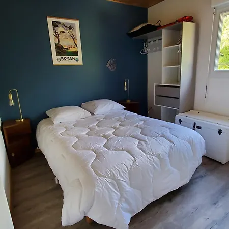 Сasa de vacaciones Jolie Maison En Bois A 600m De La Des Vergnes *