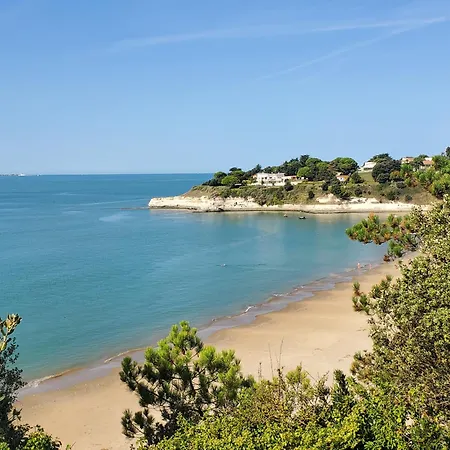 Сasa de vacaciones Jolie Maison En Bois A 600m De La Des Vergnes *