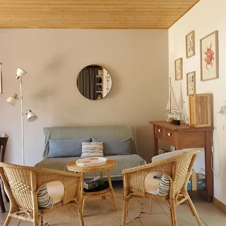 Сasa de vacaciones Jolie Maison En Bois A 600m De La Des Vergnes *